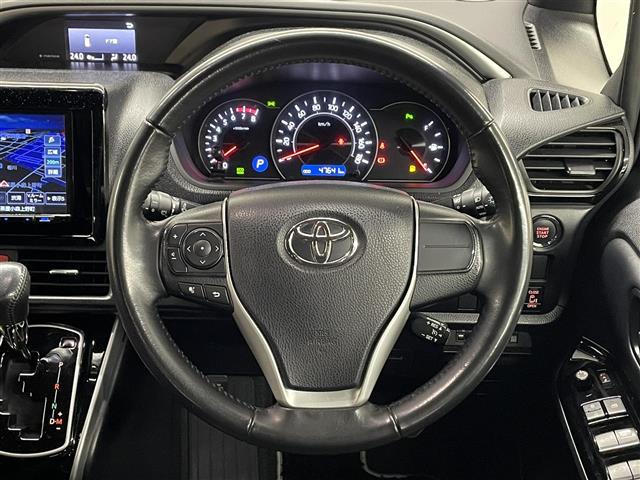 Toyota Voxy 12