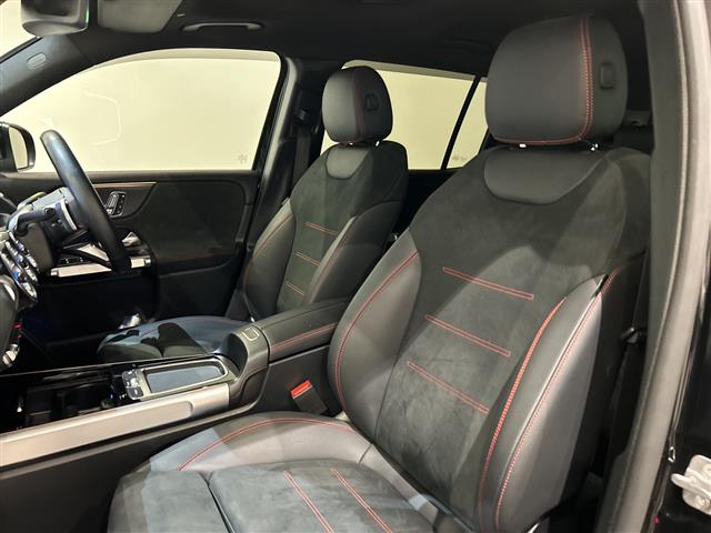 Mercedes-Benz GLB 8