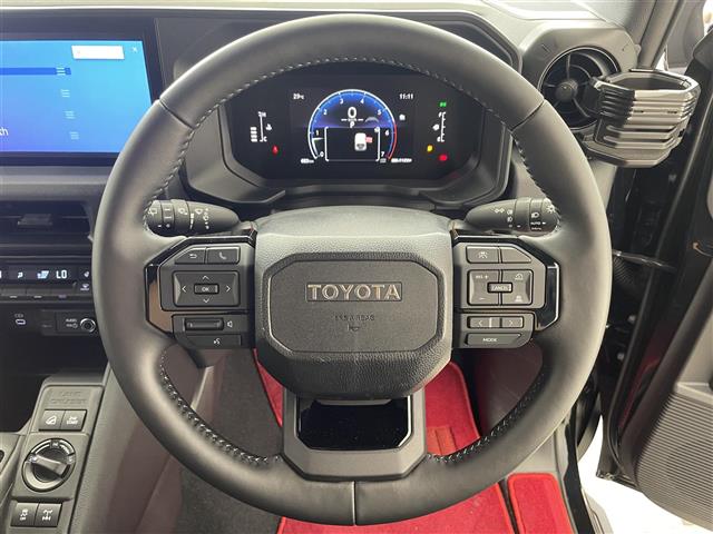 Toyota Land Cruiser FJ 12