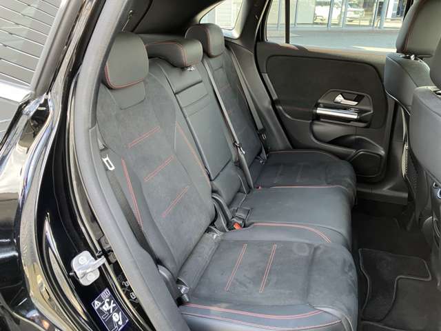 Mercedes-Benz GLA-Class 12