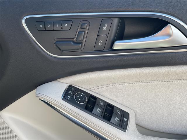 Mercedes-Benz GLA-Class 11