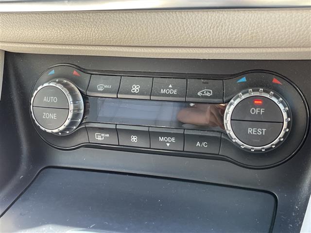 Mercedes-Benz GLA-Class 10