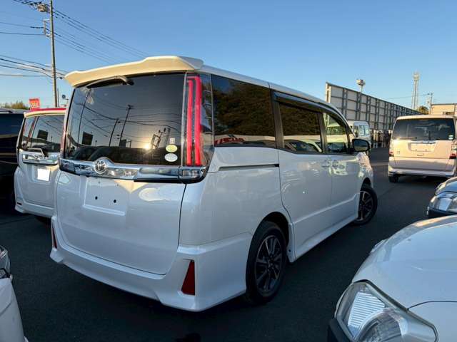 Toyota Noah 9