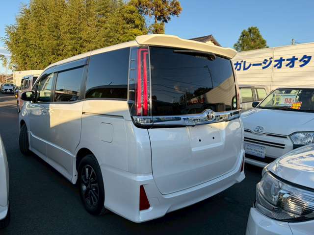 Toyota Noah 10