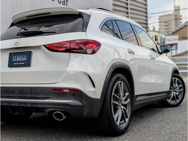 Mercedes-Benz GLA-Class 11