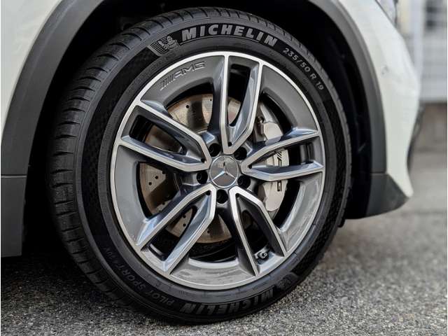 Mercedes-Benz GLA-Class 12