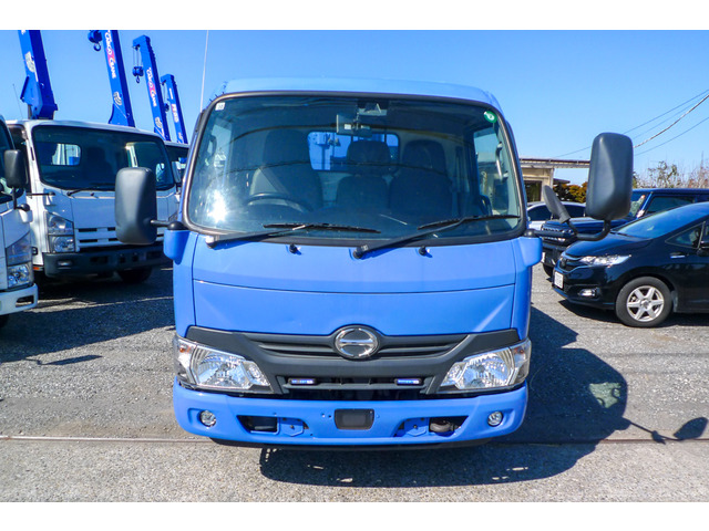 Hino Dutro 3