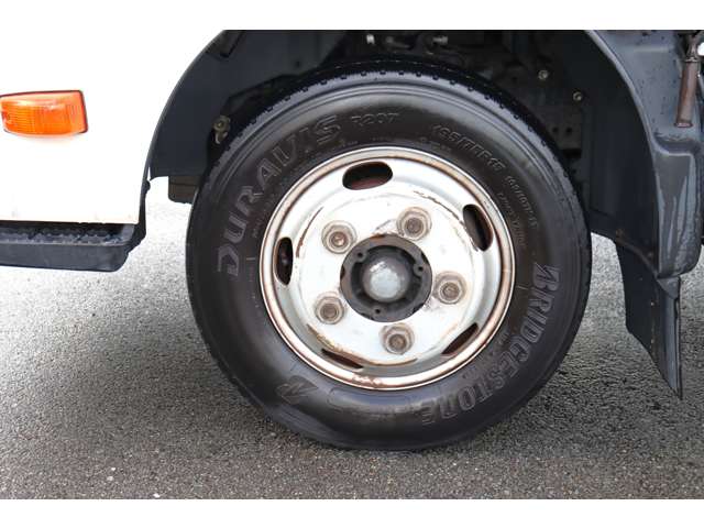 Hino Dutro 9