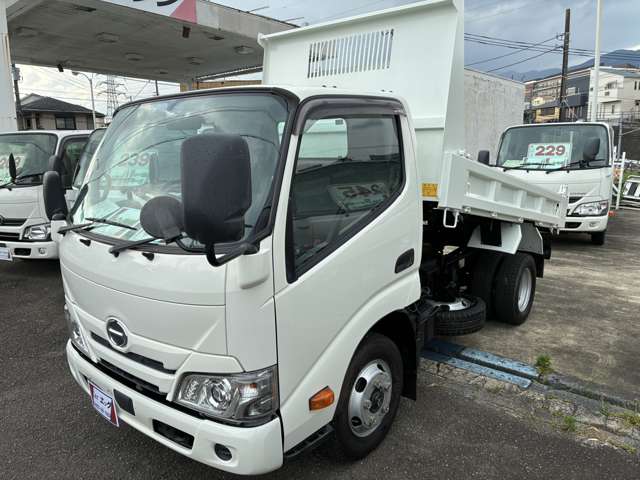 Hino Dutro 3