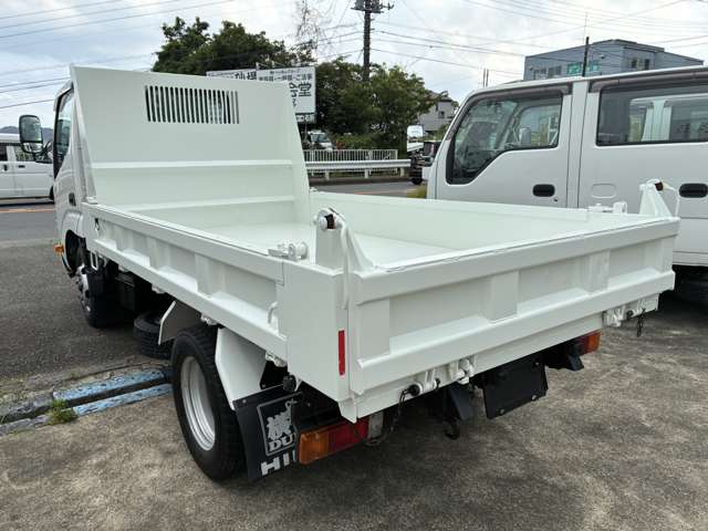 Hino Dutro 9