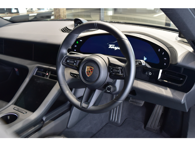 Porsche Taycan Cross Turismo 11