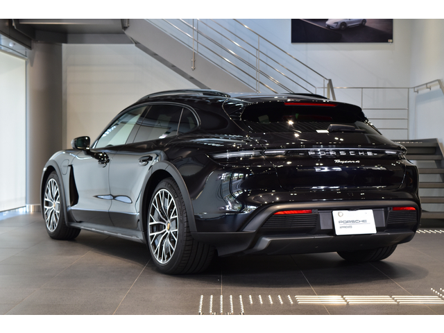 Porsche Taycan Cross Turismo 3