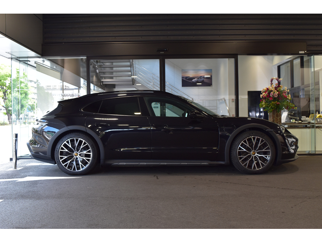 Porsche Taycan Cross Turismo 6