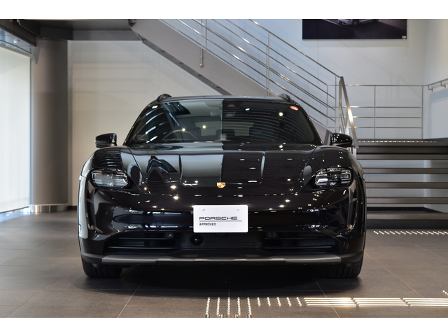 Porsche Taycan Cross Turismo 8