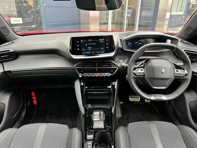 Peugeot SUV e-2008 6
