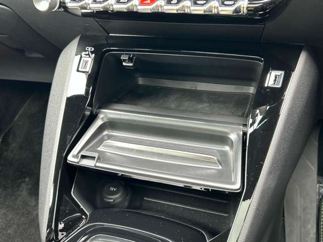 Peugeot SUV e-2008 10