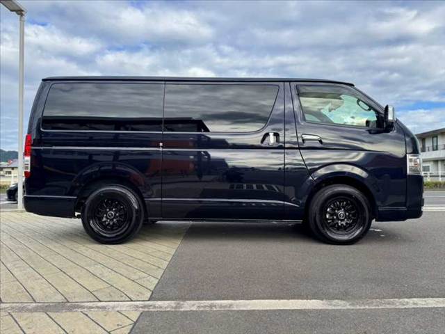 Toyota Hiace Van 12