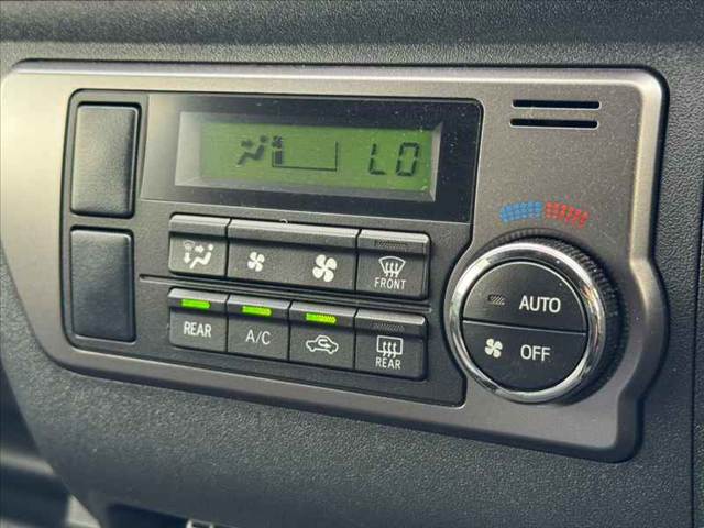 Toyota Hiace Van 7