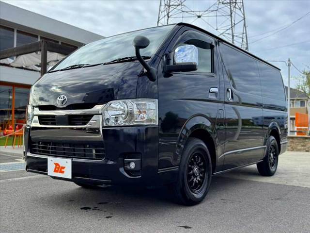Toyota Hiace Van 10