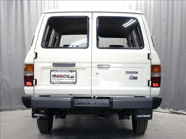 Toyota Land Cruiser 60 11