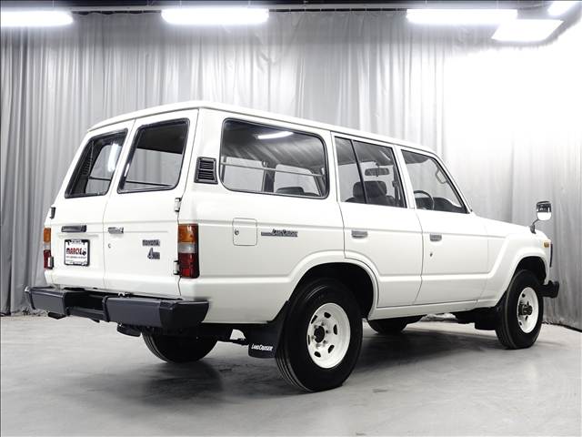 Toyota Land Cruiser 60 12