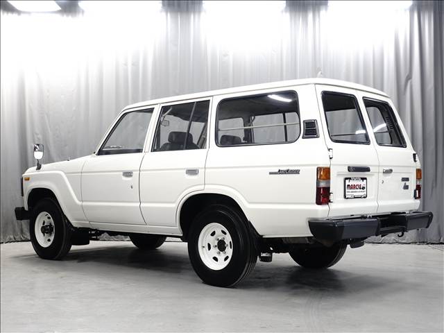 Toyota Land Cruiser 60 10