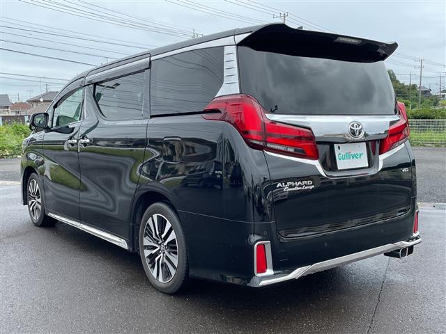 Toyota Alphard 3