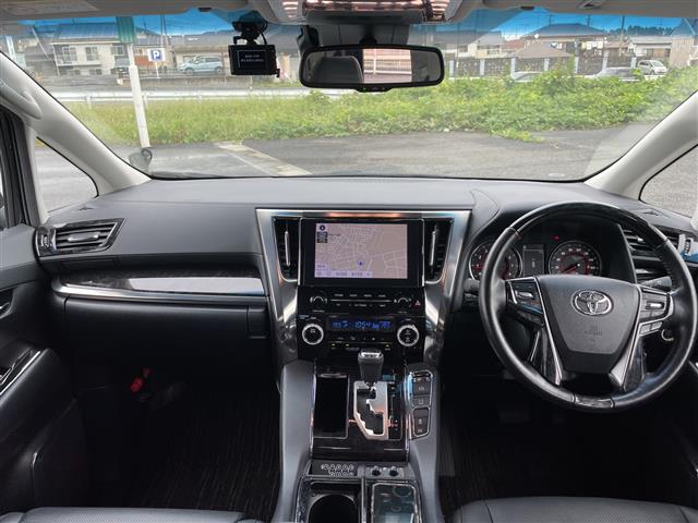Toyota Alphard 6