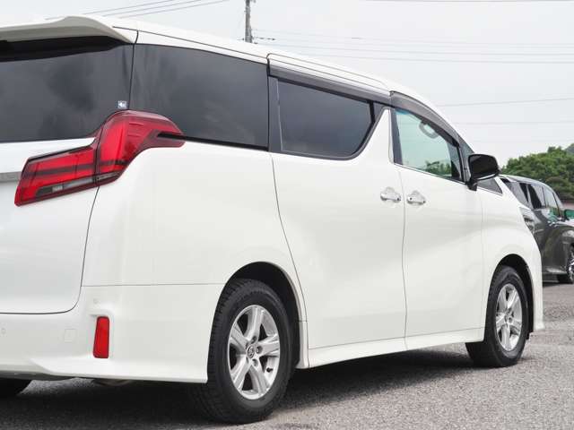 Toyota Alphard 12