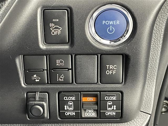 Toyota Voxy 11