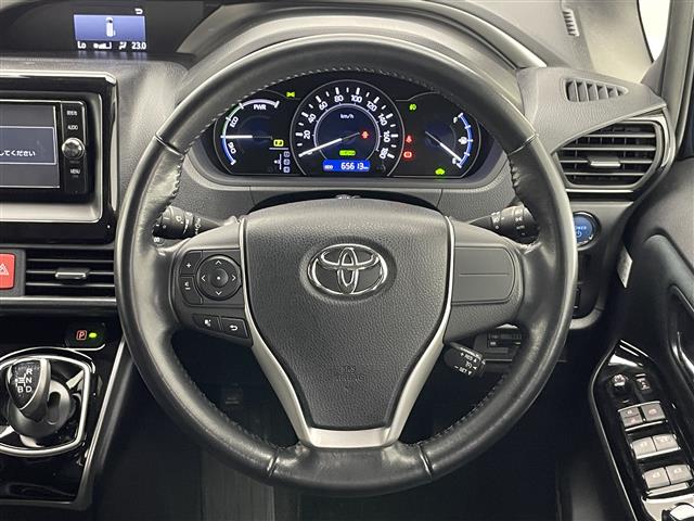 Toyota Voxy 12