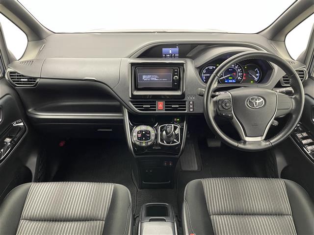 Toyota Voxy 4