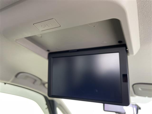 Nissan Serena 4