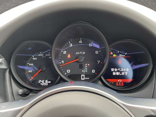 Porsche Macan 8