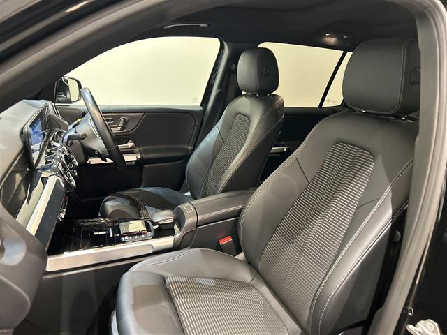 Mercedes-Benz GLB 8