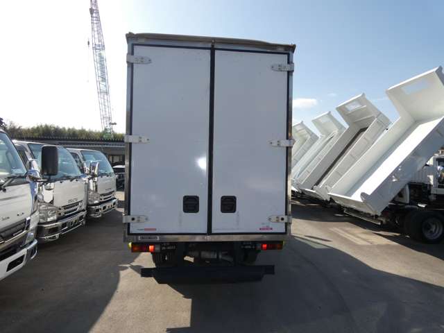 Mitsubishi Fuso Canter 7