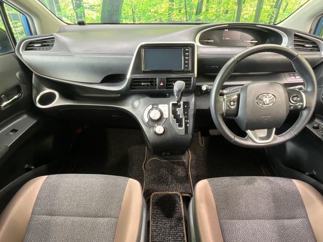 Toyota Sienta 2