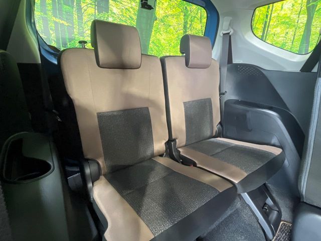 Toyota Sienta 10