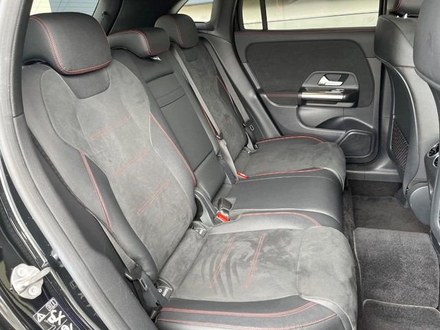 Mercedes-Benz GLA-Class 11