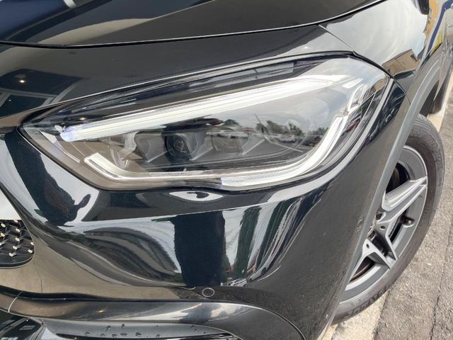Mercedes-Benz GLA-Class 12