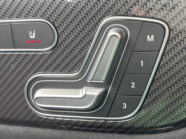 Mercedes-Benz GLA-Class 8