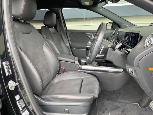 Mercedes-Benz GLA-Class 10