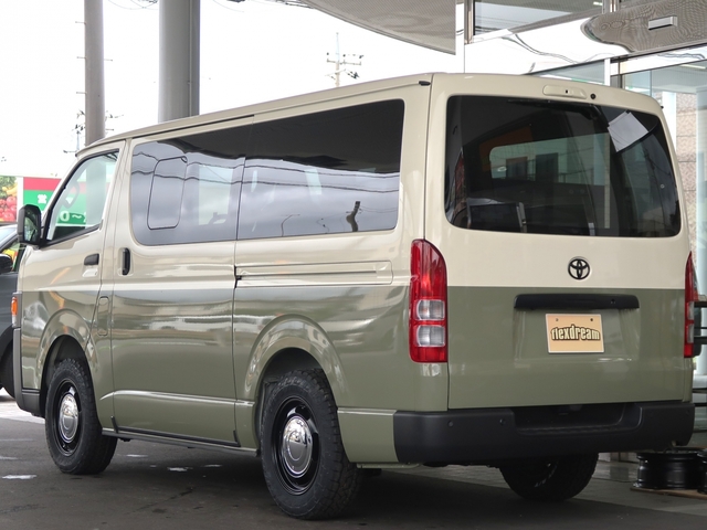 Toyota Hiace Van 3