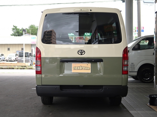 Toyota Hiace Van 4