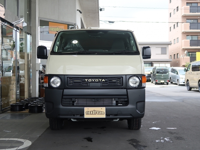 Toyota Hiace Van 5