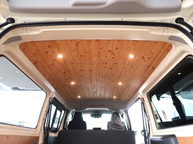 Toyota Hiace Van 6