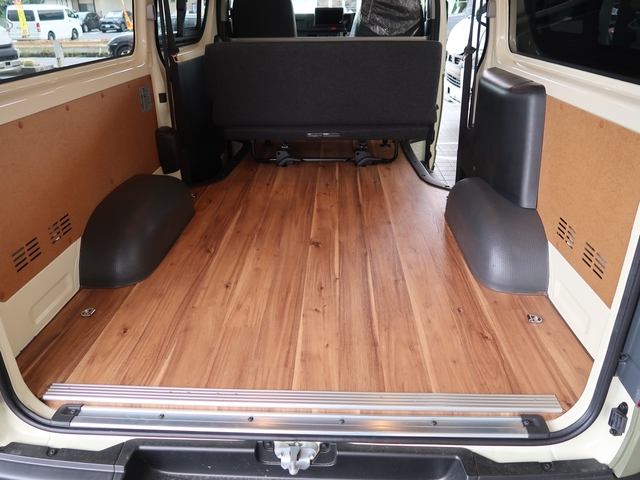 Toyota Hiace Van 7