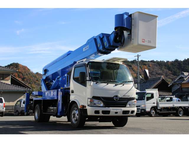 Hino Dutro 12