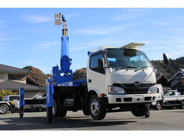 Hino Dutro 3