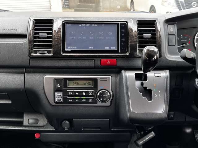 Toyota Hiace Van 12